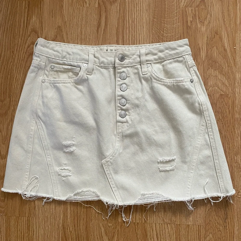 We The Free 5 button up distressed denim skirt - Picture 2 of 4